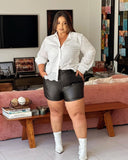 Short Couro Fake com Cinto Preto